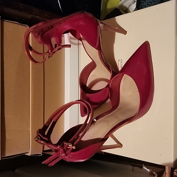 Aldo bordeaux red patent pump with double ankle strap Size 8.5 (39) - Picture 4 of 4